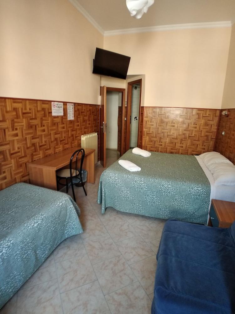 Cressy Room Type - Triple Room, Private Bathroom