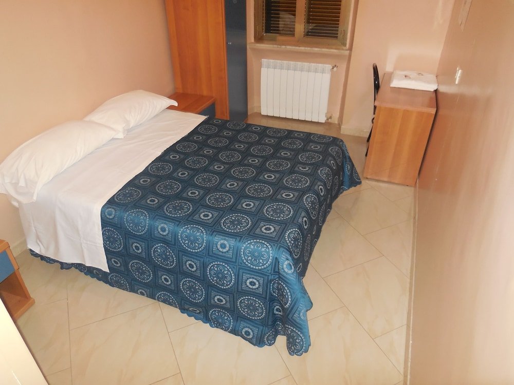 Cressy Room Type - Basic Double Room, Private Bathroom