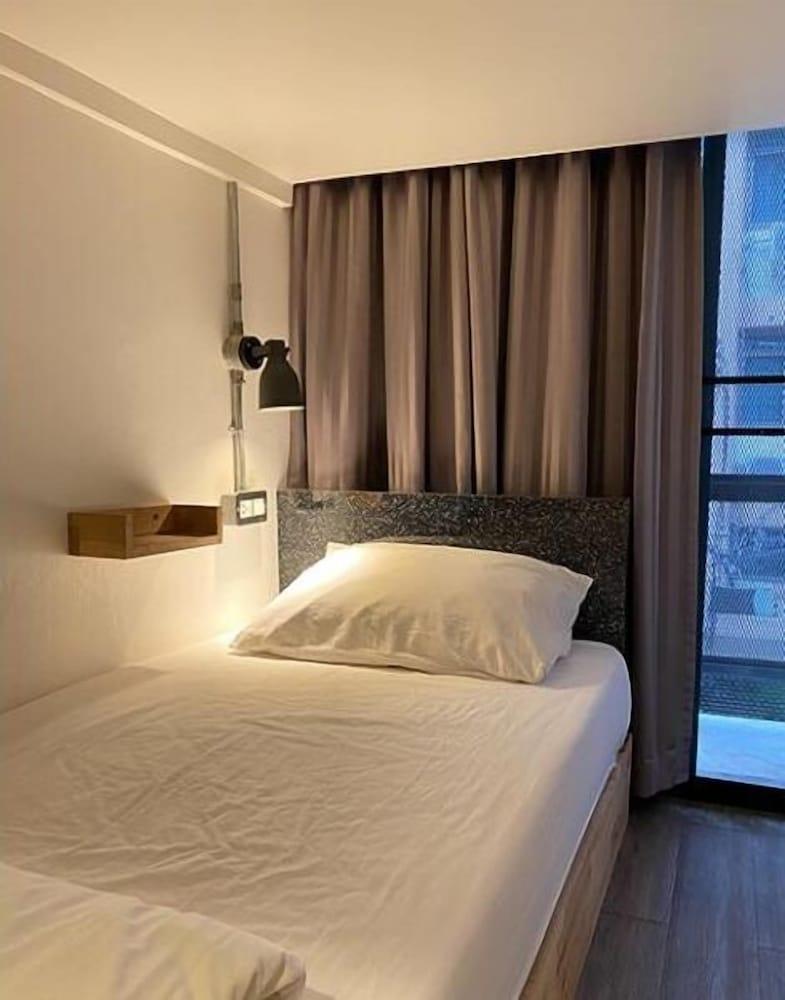 Monomer Hostel Bangkok Room Type - Twin Bunk Bed Room with Private Bathroom Monomer Hostel Bangkok Room Type - Twin Bunk Bed Room with Private Bathroom