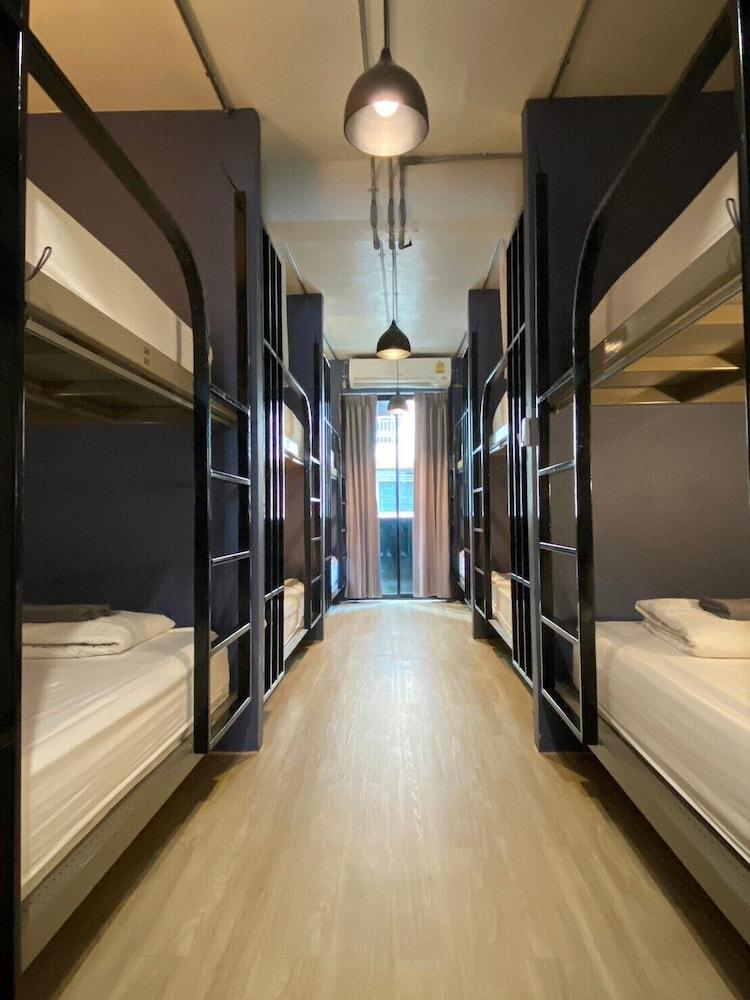 Monomer Hostel Bangkok Room Type - 1 Person in 12-Bed Dormitory - Female Only