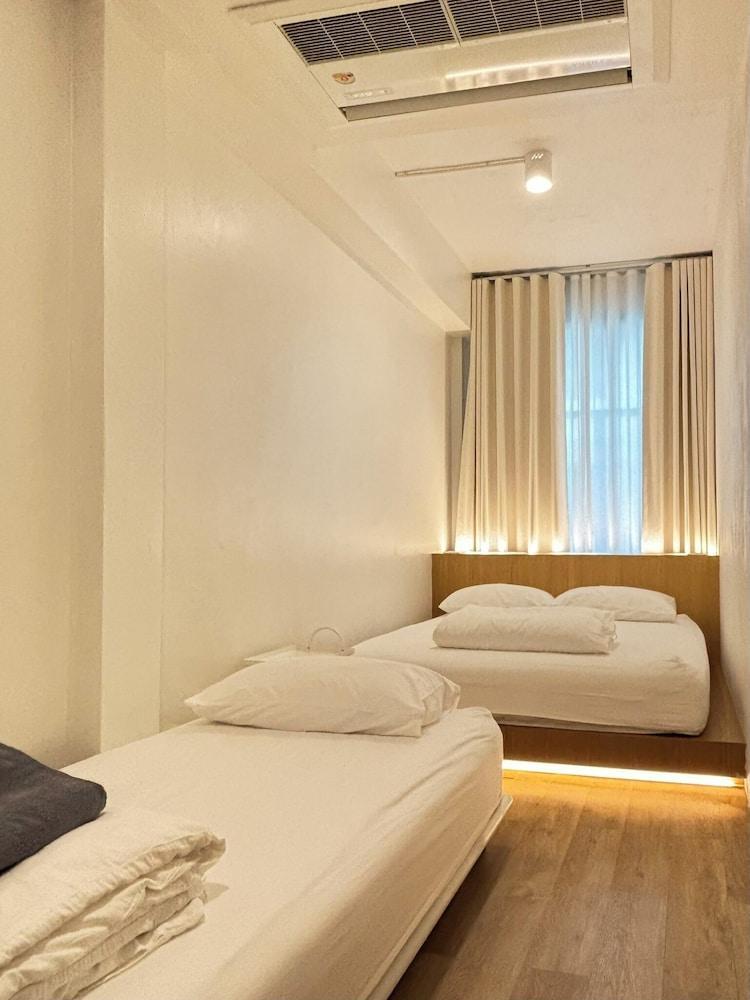 Monomer Hostel Bangkok Room Type - Triple Room with Shared Bathroom