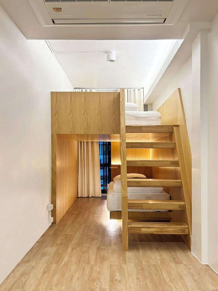 Monomer Hostel Bangkok Room Type - Triple Room with Private Bathroom