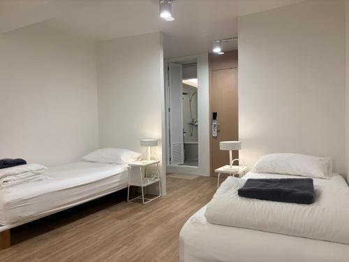 Monomer Hostel Bangkok Room Type - Quadruple Room with Private Bathroom