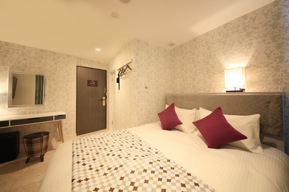 Centurion Hotel Ueno Room Type - Moderate Queen Room -Non Smoking (1 Queen Bed) - Annex