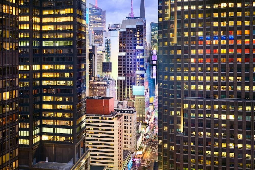 Courtyard by Marriott New York Manhattan/Central Park Room Type - Room, 1 King Bed, City View
