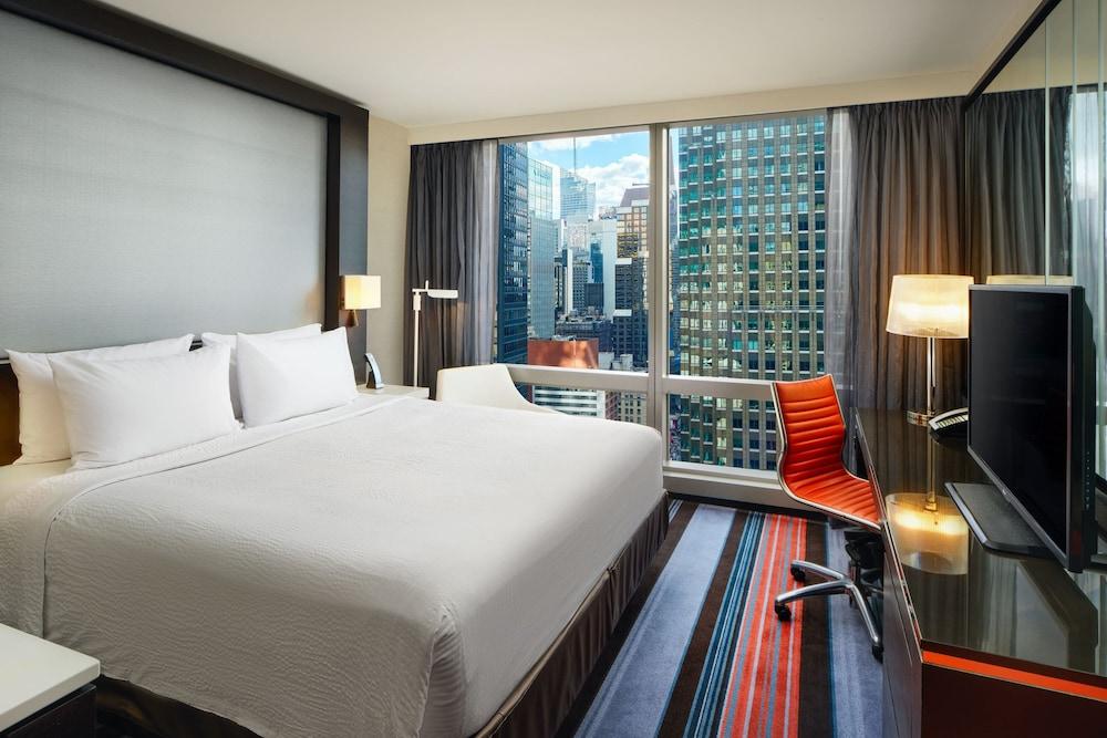Courtyard by Marriott New York Manhattan/Central Park Room Type - Room, City View (Mobility Accessible, Roll-In Shower) Courtyard by Marriott New York Manhattan/Central Park Room Type - Room, City View (Mobility Accessible, Roll-In Shower)