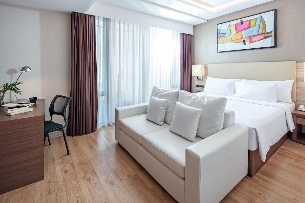 Adelphi Forty-Nine Room Type - Premium Suite