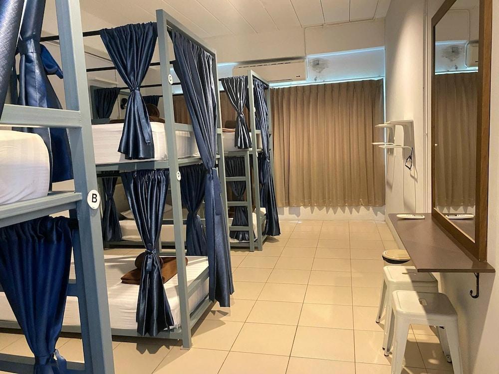 iRest Ao Nang Krabi - Hostel Room Type - Private room 6 Beds shared bathroom