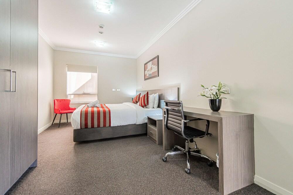 Best Western Plus Camperdown Suites Room Type - Family Room, Multiple Beds, Non Smoking, Kitchenette