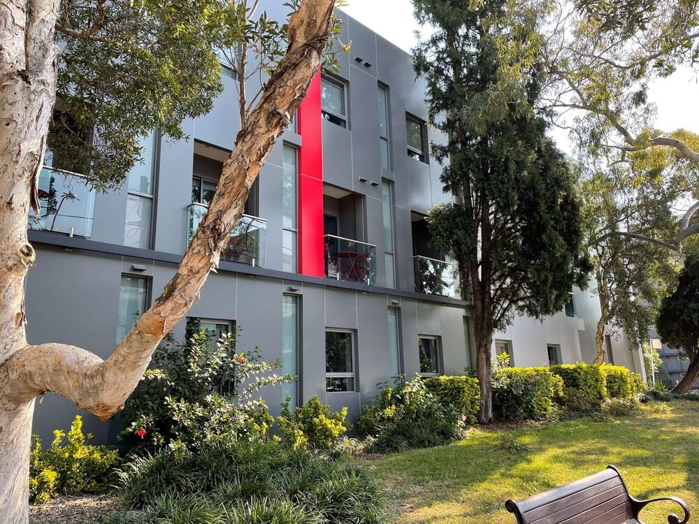 Best Western Plus Camperdown Suites - Tap to explore photos