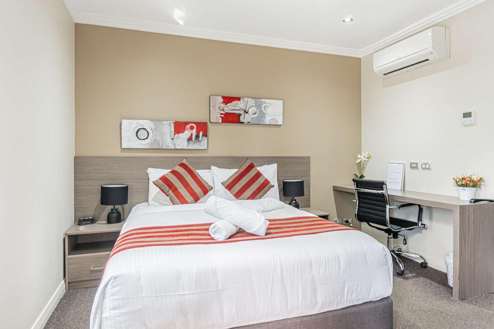 Best Western Plus Camperdown Suites Room Type - Standard Room, 1 Queen Bed, Non Smoking, Kitchenette