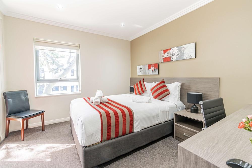 Best Western Plus Camperdown Suites Room Type - Deluxe Room, 1 Queen Bed, Non Smoking, Balcony