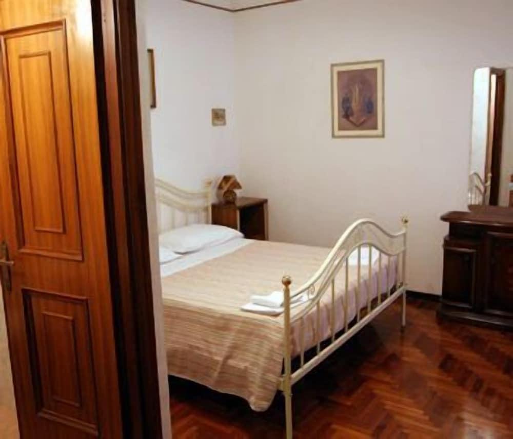 Vatican Rooms Guest House - Tap to explore photos