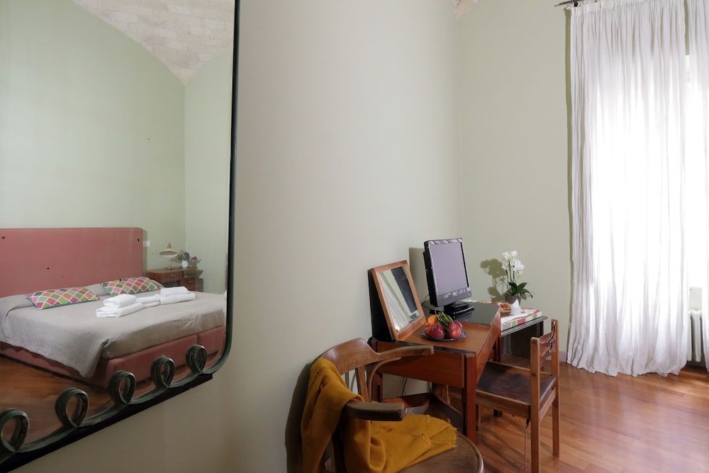 Mecenate Rooms - Tap to explore photos