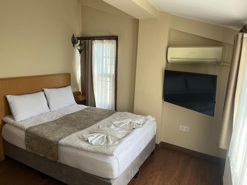 Ottoman Elegance Hotel Room Type - Deluxe Triple Room Ottoman Elegance Hotel Room Type - Deluxe Triple Room