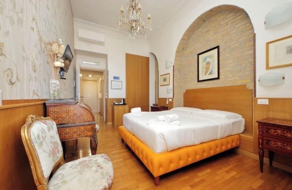 Sonnino Suite Room Type - Panoramic Double Room