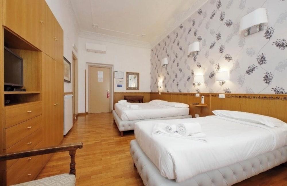 Sonnino Suite Room Type - Panoramic Quadruple Room