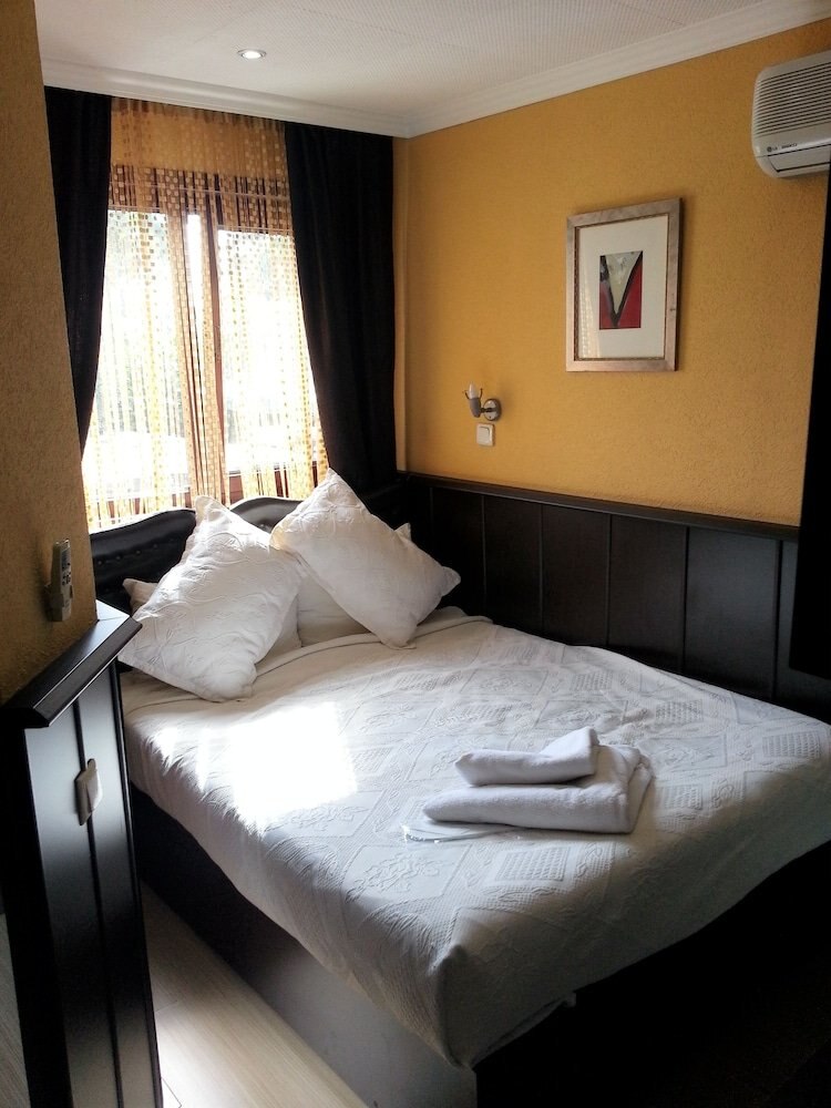 Arasta Boutique Hotel - Tap to explore photos