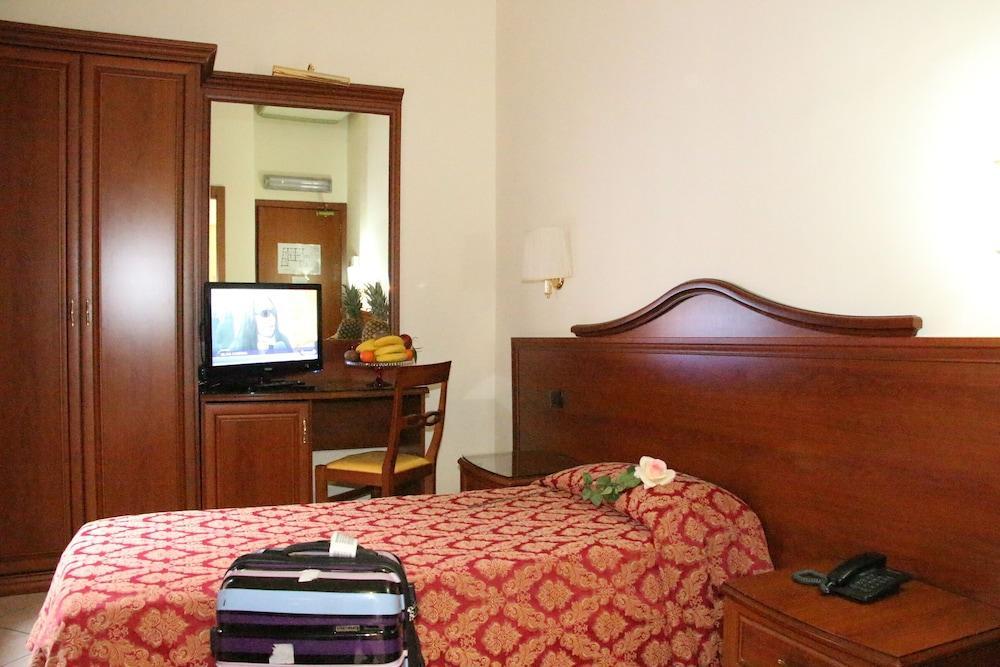 Mirage Room Type - Standard Room, Courtyard View