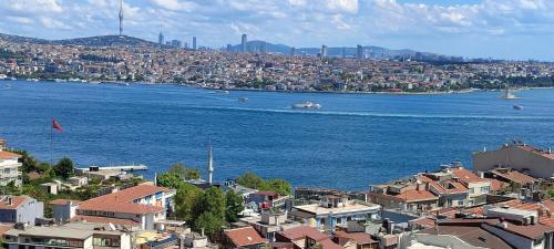 Cihangir Hotel Bosphorus Room Type - Deluxe Bosphorus Balcony Room