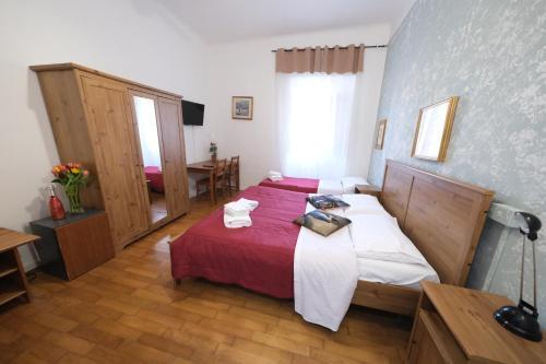 Gialel Guesthouse Room Type - Triple Room