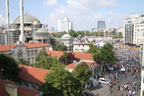 Triada Hotel Taksim - Special Category Room Type - Superior Double Room with Balcony - Annex (No Elevator)