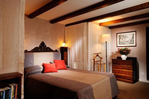 Residenza San Calisto - Tap to explore photos