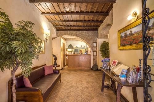 Residenza San Calisto - Tap to explore photos