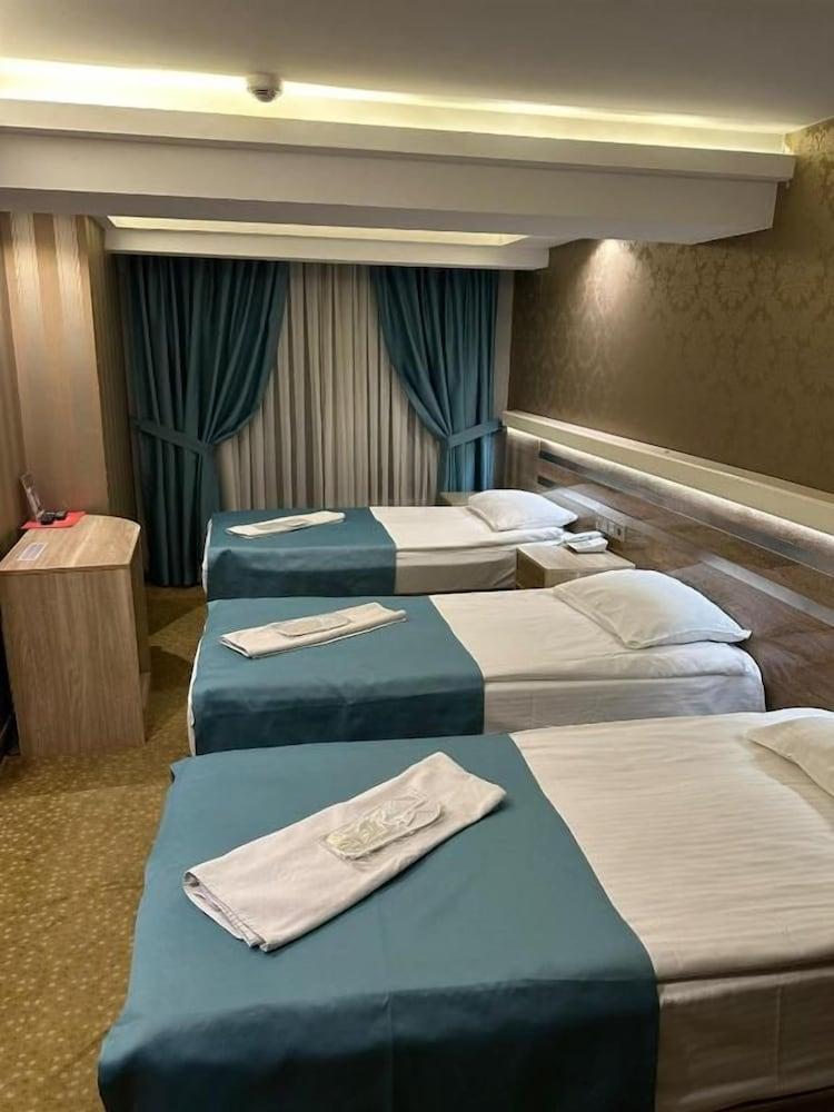 Golden Rain Hotel Old City Room Type - Family Triple Room