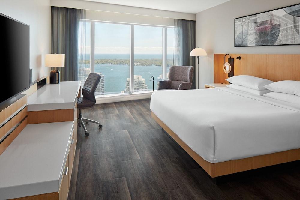 Delta Hotels by Marriott Toronto Room Type - Room, 1 King Bed, Harbor View