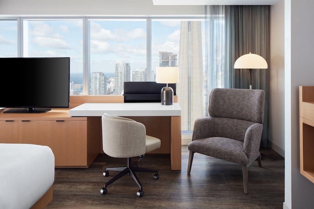 Delta Hotels by Marriott Toronto - Tap to explore photos
