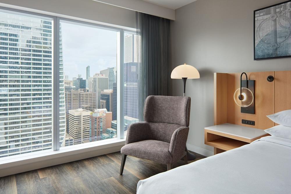Delta Hotels by Marriott Toronto Room Type - Club Room, 1 King Bed