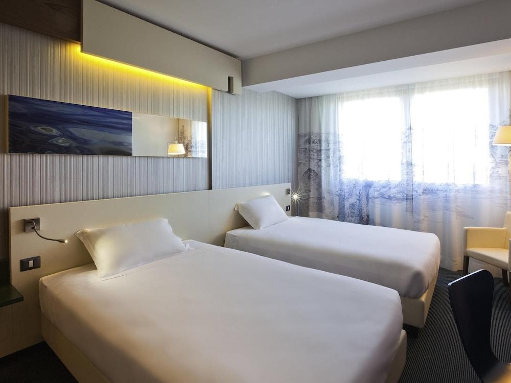 ibis Styles Roma Eur Room Type - Superior Double Room, 2 Double Beds