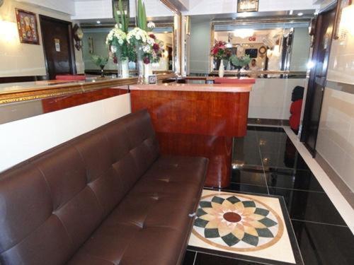 Dhillon Hotel - Guesthouse & Hostel - Tap to explore photos