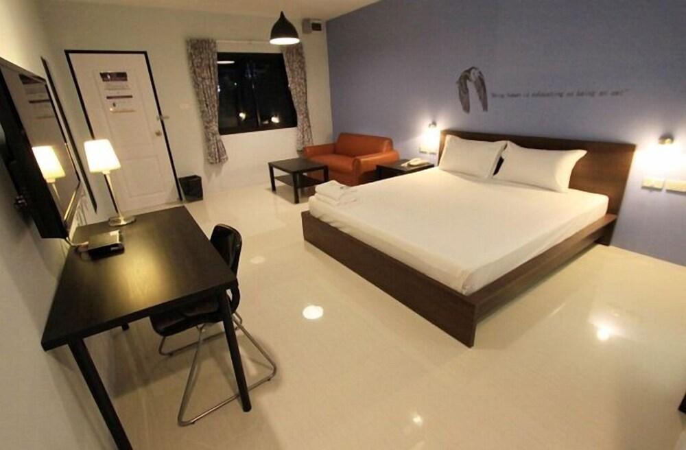 Eazy Motel Bangna Room Type - Standard Double Room, Balcony Eazy Motel Bangna Room Type - Standard Double Room, Balcony