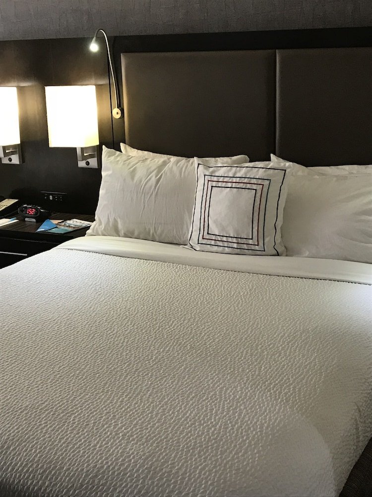 Fairfield Inn & Suites by Marriott New York Staten Island - Tap to explore photos