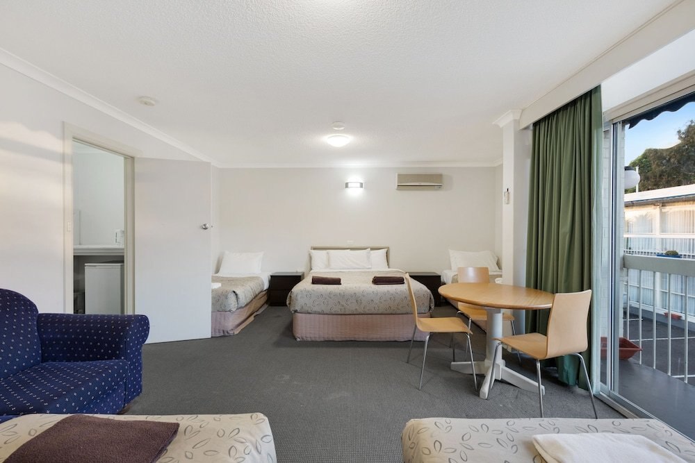 Alexander Motor Inn & Apartments Room Type - Quadruple Family Room