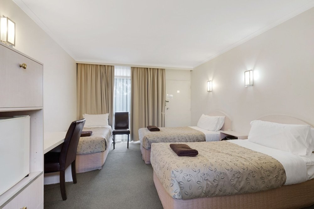 Alexander Motor Inn & Apartments Room Type - Basic Triple Room