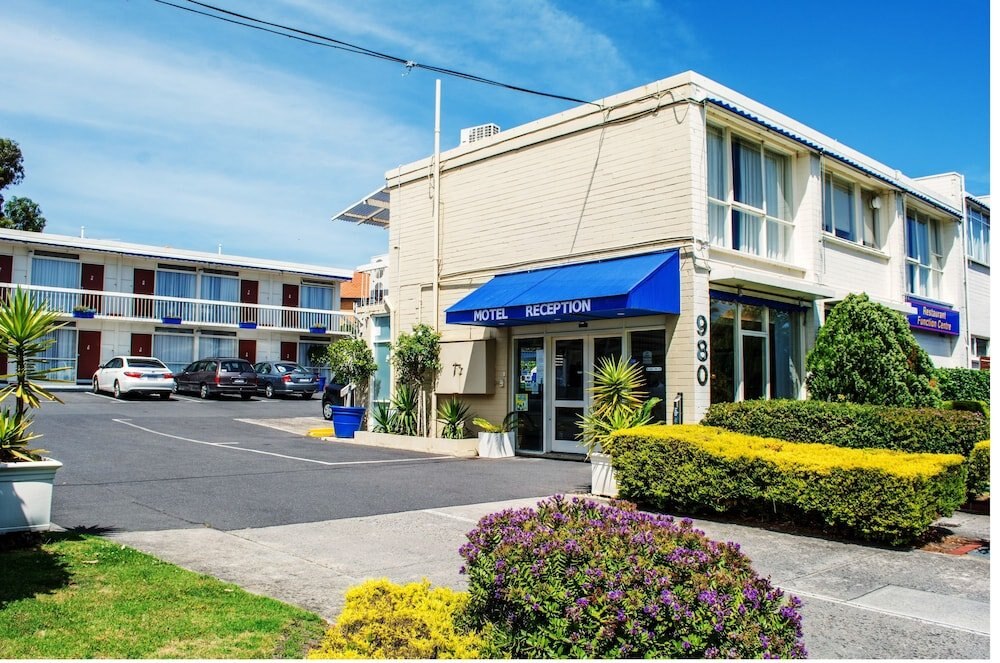 Alexander Motor Inn & Apartments - Tap to explore photos