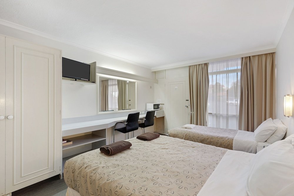 Alexander Motor Inn & Apartments Room Type - Triple Room