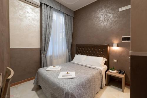 Hotel Centro Cavour - Tap to explore photos
