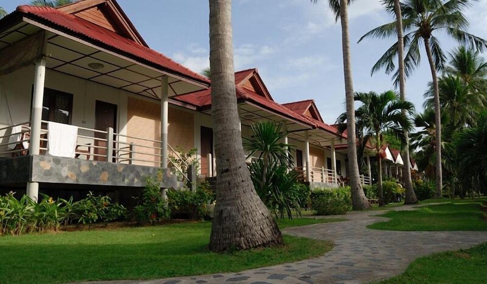Thong Takian Resort - Tap to explore photos