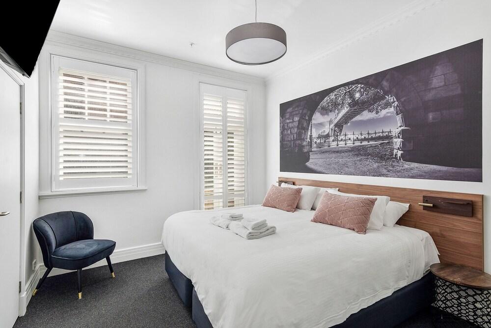 Criterion Hotel Sydney Room Type - Deluxe Room