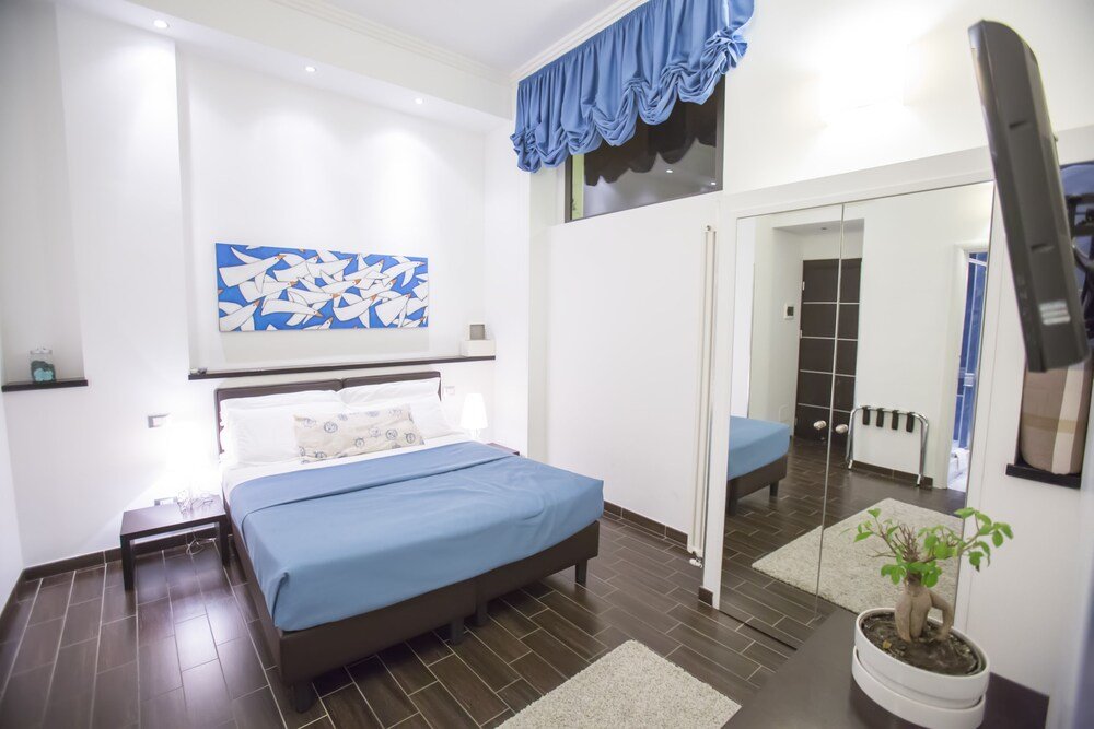 BBQueen - Tap to explore photos