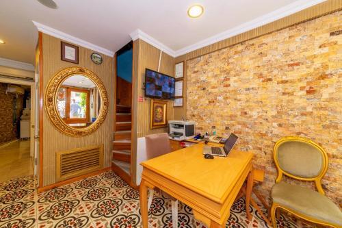 Walnut Shell Hotel Room Type - Double or Twin Room Walnut Shell Hotel Room Type - Double or Twin Room
