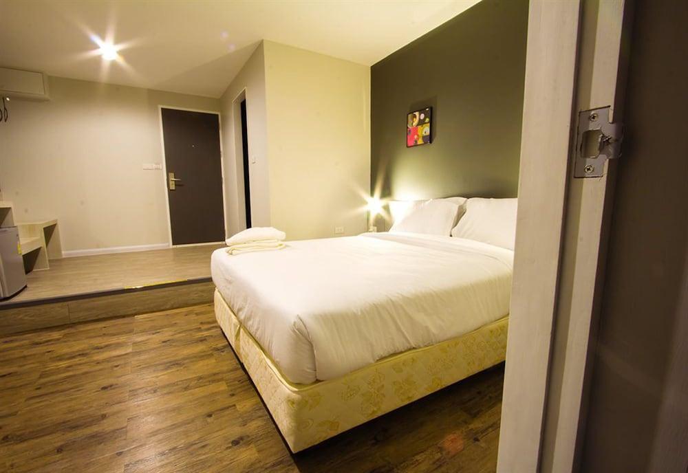 Bett Pattaya - Tap to explore photos