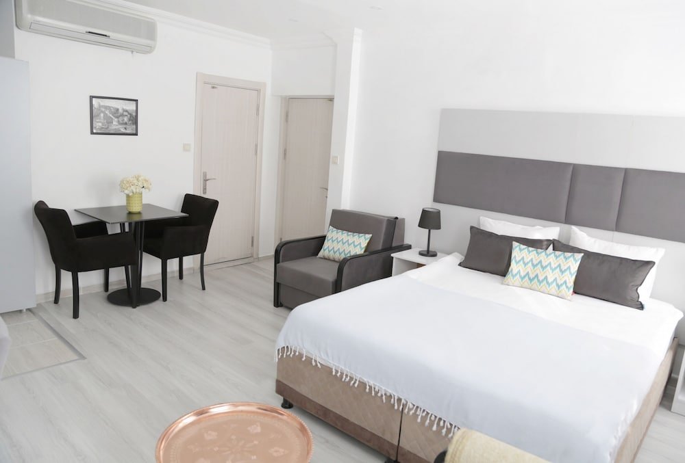 Bayer Hotel Room Type - Suite (King)