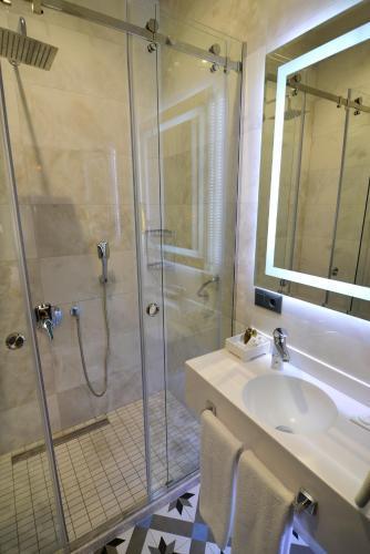 Pera Luna Residence - Special Class - Tap to explore photos