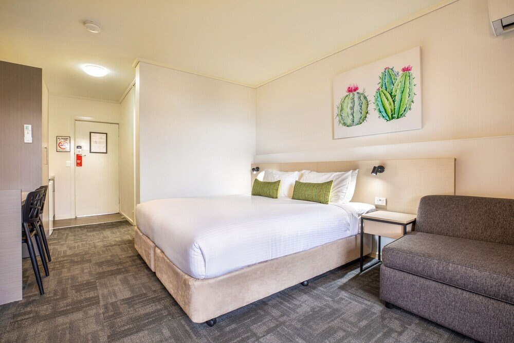 Nightcap at Shoppingtown Hotel Room Type - Studio Queen & Sofa