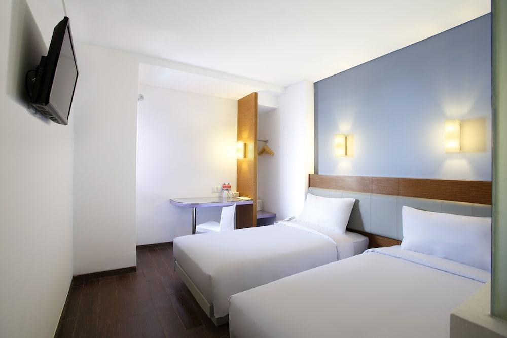 Amaris Hotel Pasar Baru Room Type - Smart Room Twin